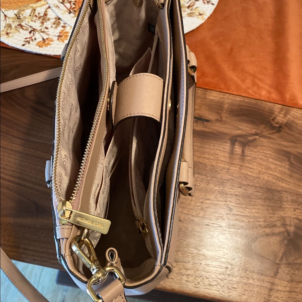 Michael Kors purse - Picture 8 of 8